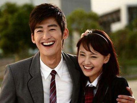 郑爽让张恒报销早餐费用,有谁注意到张恒下意识的举动?太直男了吧图片