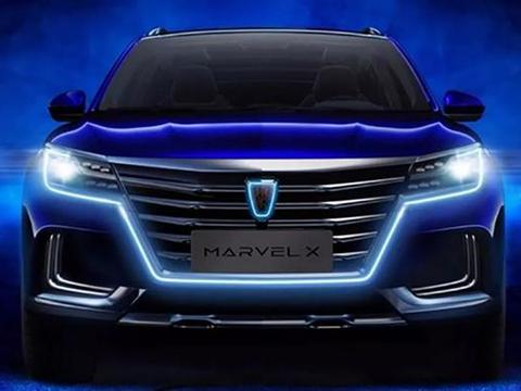 值得被肯定的纯电动车，售价为27万起，但车内还有64色氛围灯