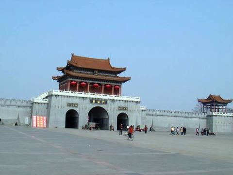 河南漯河人口最多的区县，和许昌相邻，拥有小商桥景区