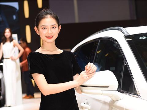 广州车展即将到来，甜美车模抢先看，最想在车展遇到谁？