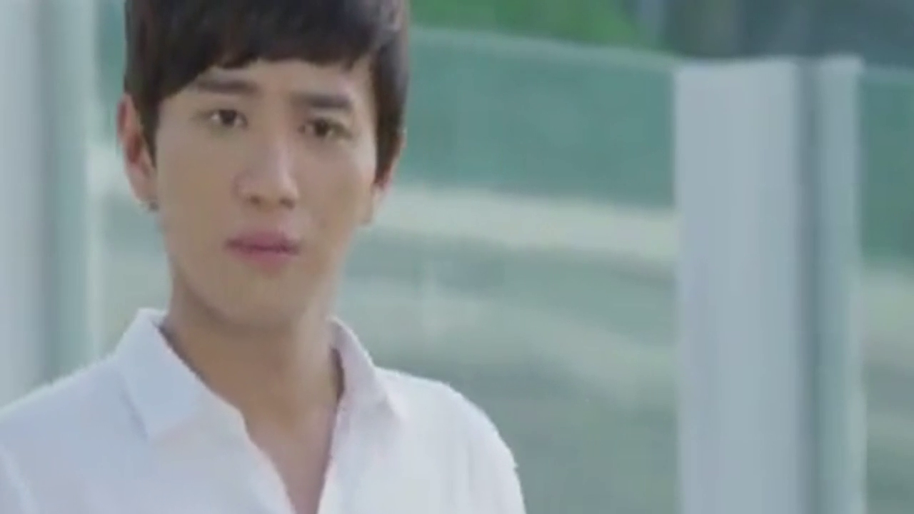 厉害，土豪女开着豪车却连30块钱的停车费都没有被保安扣下