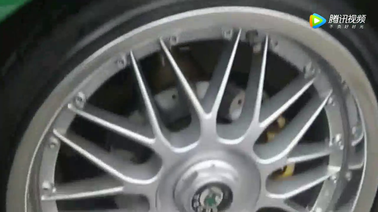 电动车上安装音响就有人骂，为啥这辆汽车却说很拉风，因为啥啊