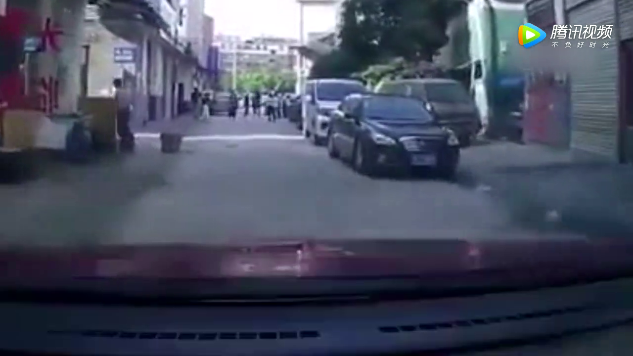 最搞笑的碰瓷，估计刚入行不久！