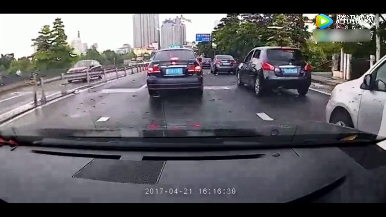 司机都讨厌电动车，电动车这种行为真是让人无语！