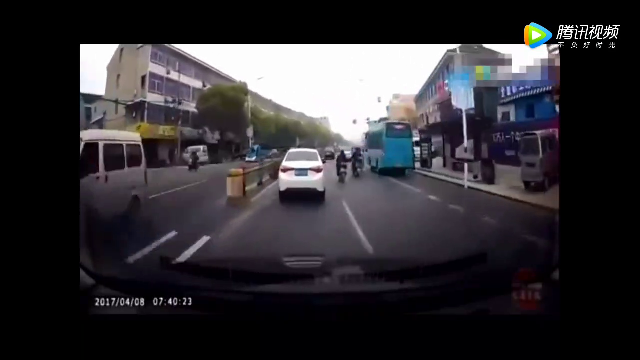 才知道司机为什么会这么恨电动车了，真想抽他！