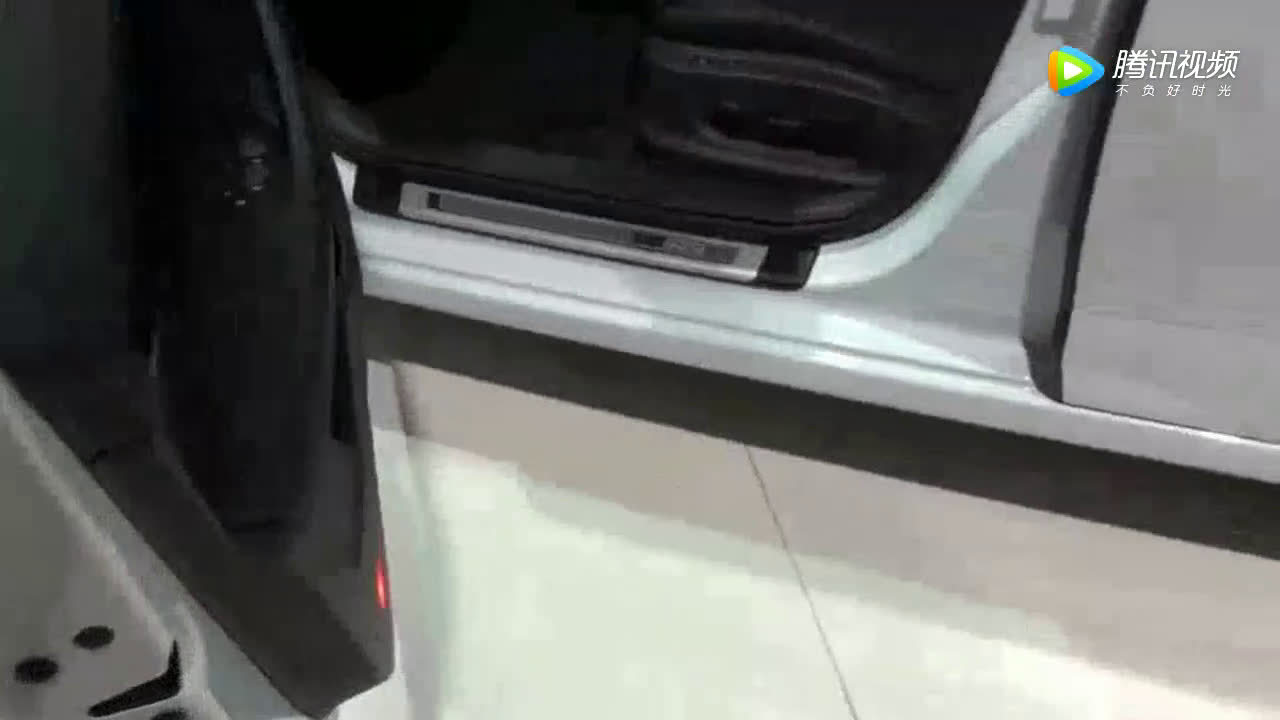 今天去车展发现这辆汽车，外形看着特别漂亮，就是买不起  ​