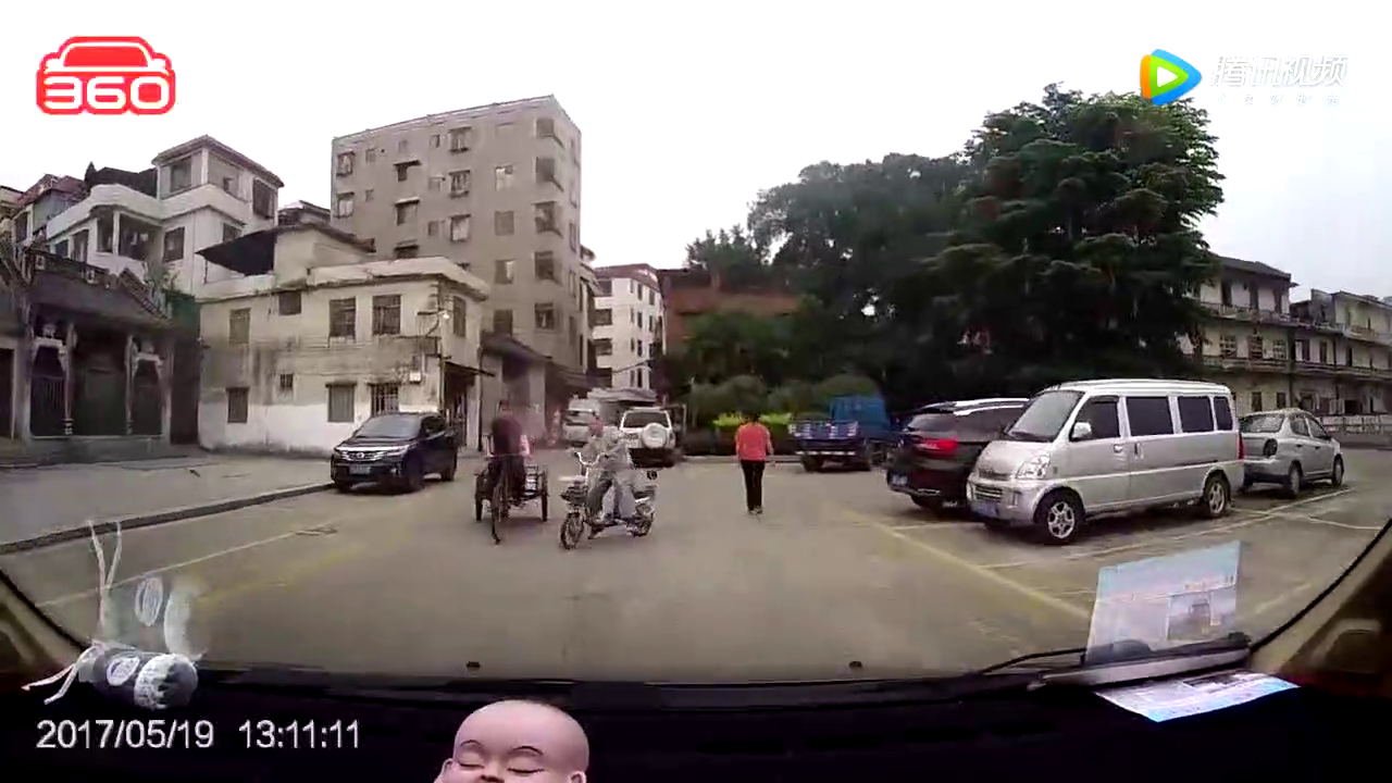 电动车车技居然这么好，厉害了我的大叔！