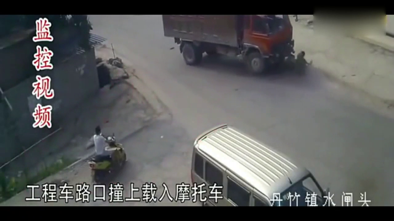 大卡车撞过来的瞬间，男子做出诡异反应，监控拍下这一全过程！