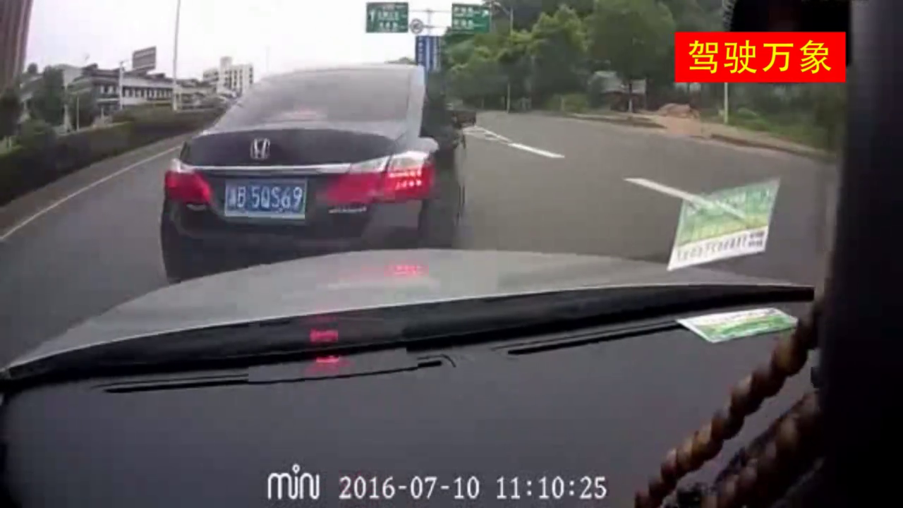 本田躲避电动车后被我追尾，这是谁的责任啊？