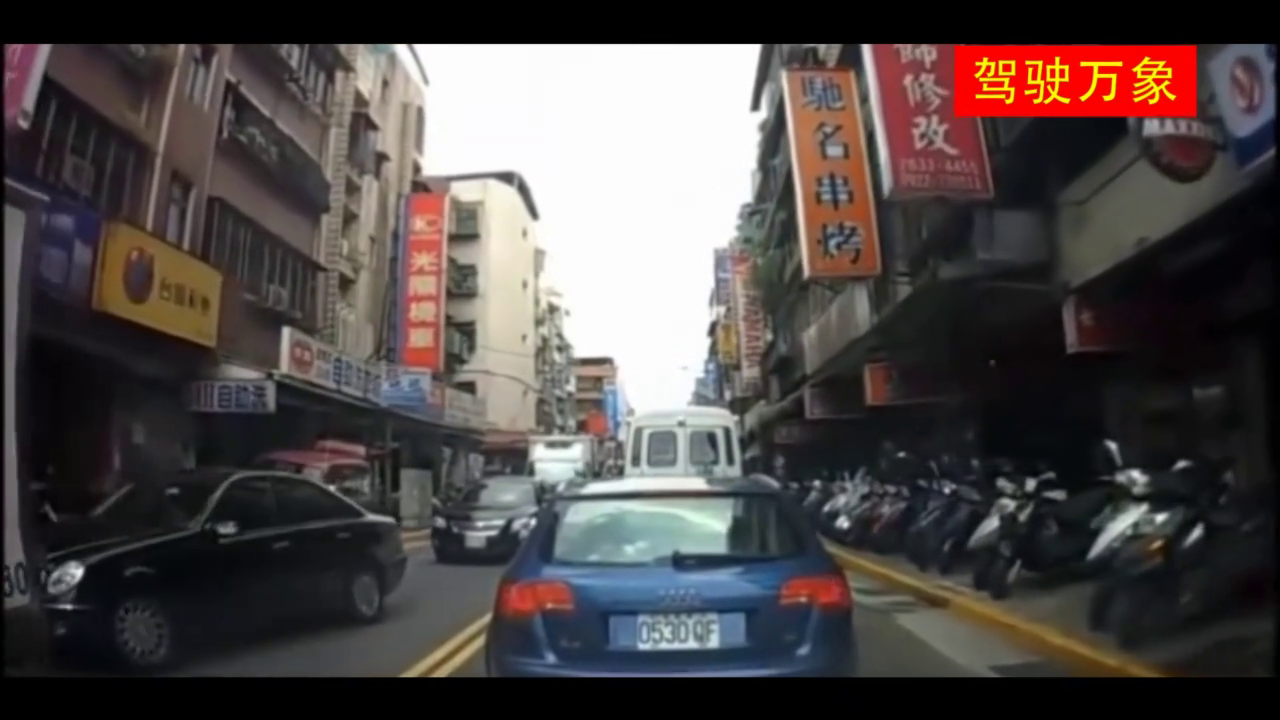 货车司机受到威胁后，直接碾压电动车