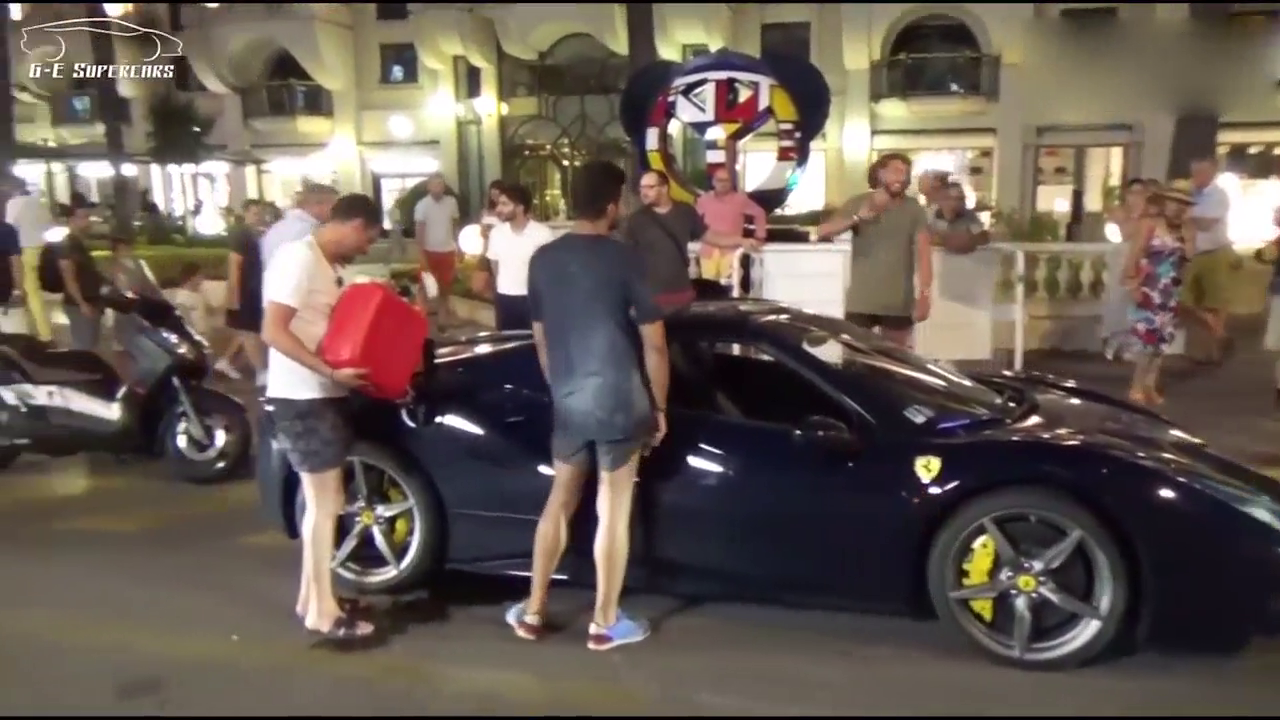 超级跑车都是怎么加油的，车主瞬间不耐烦了！