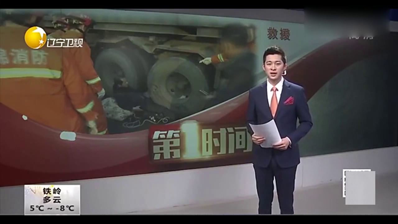 大挂车直行，电动车司机随意横穿马路 结果出事了