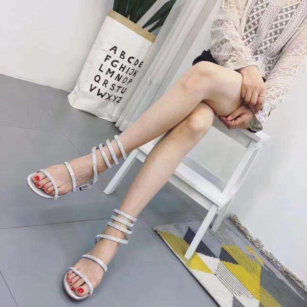 别追明星凉鞋了! 环绕设计蛇形凉鞋,修饰性感