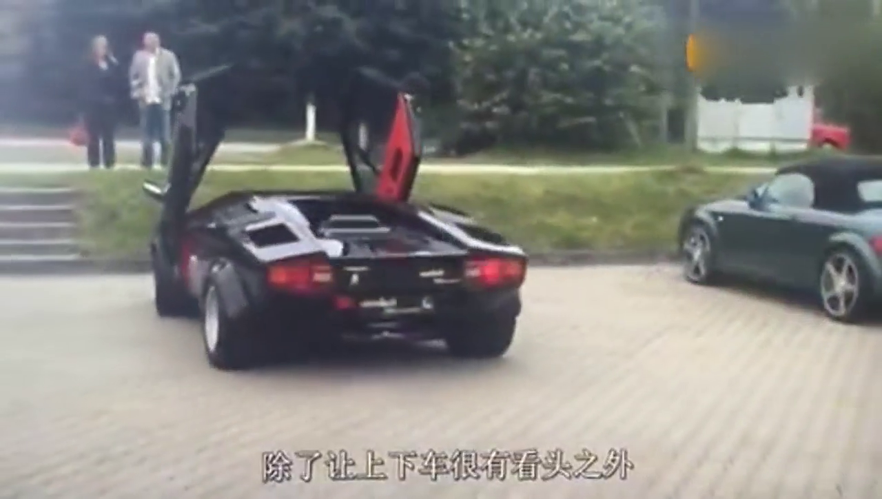 超级跑车是这样倒车的，今天才明白剪刀门的作用