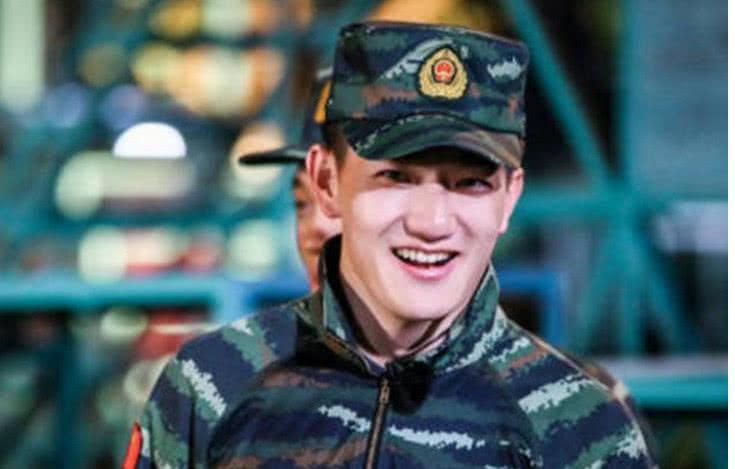 张馨予军婚秀恩爱, 男友不仅根正苗红, 家境更是