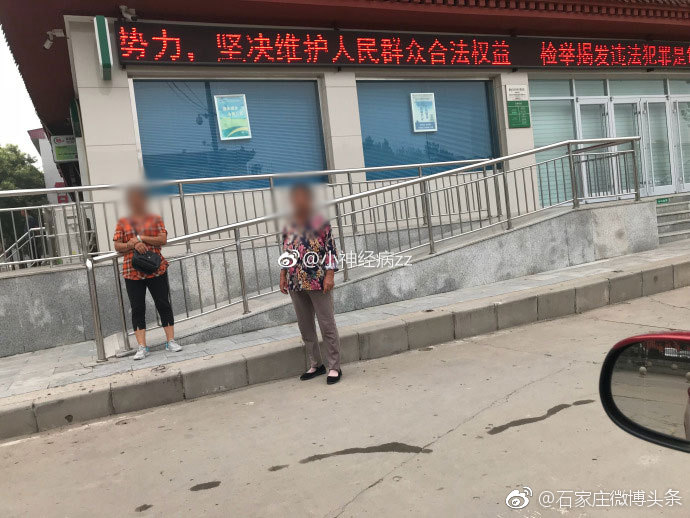 柏林禅寺门口停车遇乱收费[怒]