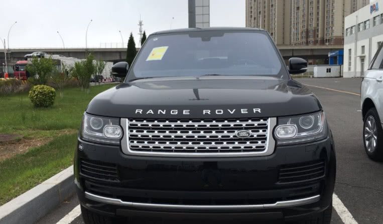 快手第一神豪买160万豪车送二驴,网友:钱多没