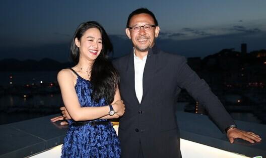 她15岁被称温州美女，嫁给大16岁姜文，如今39岁却幸福成这样！