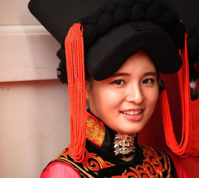 实拍来自四川大凉山的彝族美女（图）