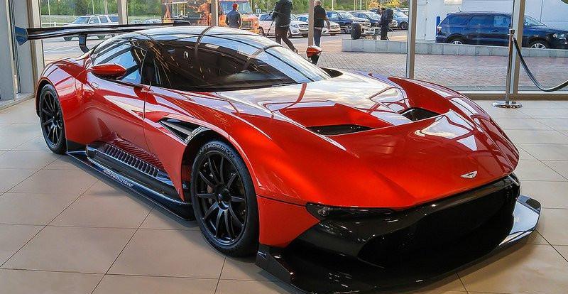 唯一敢和坦克PK的跑车, 有钱都不一定买到!