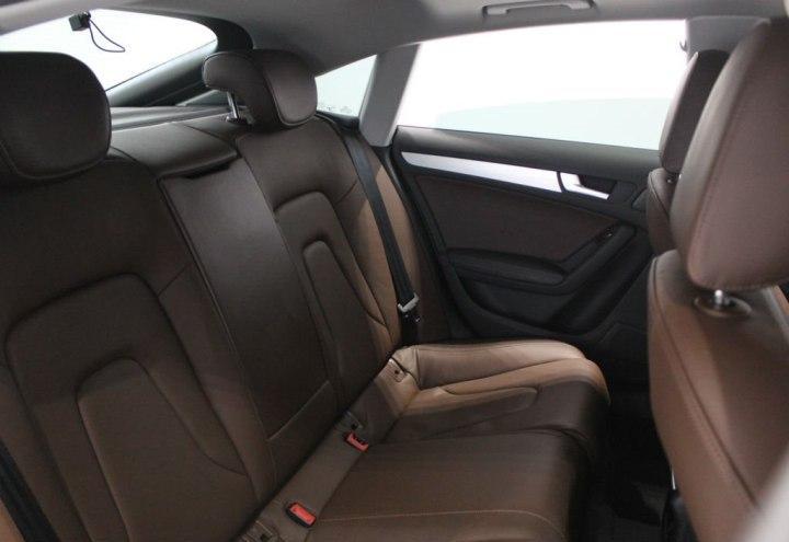 落地价54万, 现在只需26万, 没开多久掉价28万, 车主心疼不已