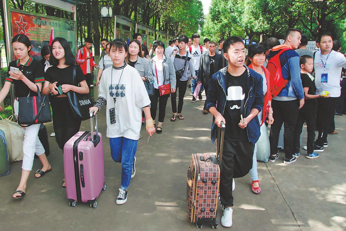 农村大学生入学与城市大学生孩子入学,这就是现实:太真实!