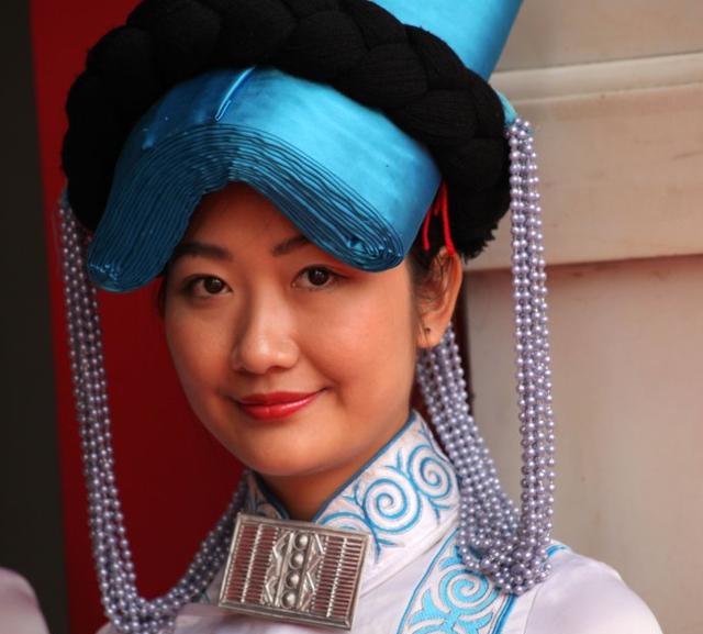 实拍来自四川大凉山的彝族美女（图）