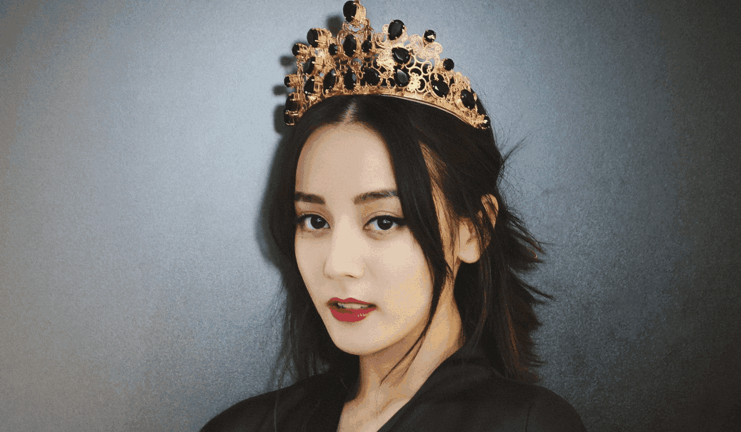 杨幂旗下最成功的艺人,今成金鹰女神比杨幂还