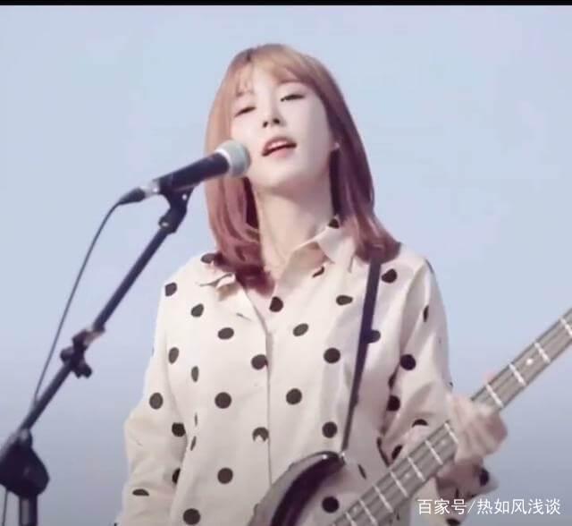 抖音最美街上贝斯手,3小时获赞几千万!网友她