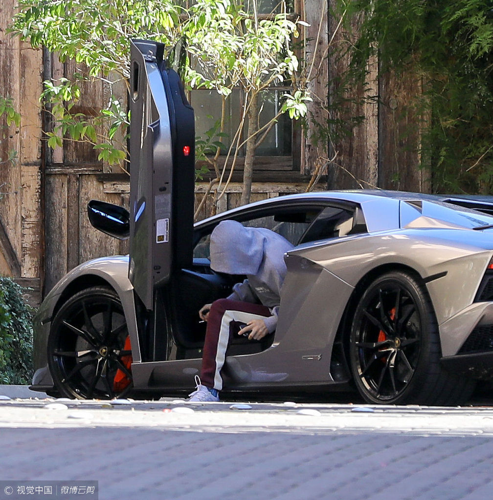 贾斯汀·比伯(justin bieber )新婚后驾兰博基尼大牛开工