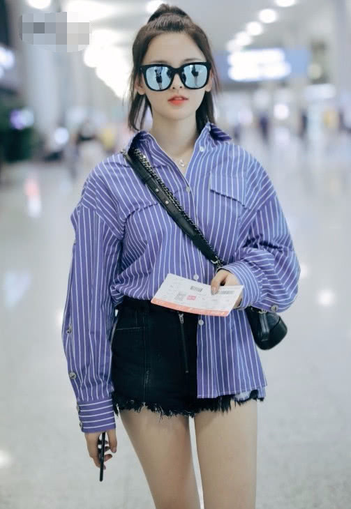 杨超越是有多热?直接穿着拖鞋出门,却被苹果