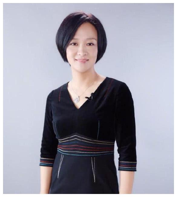 央视美女主持李小萌, 消失整整6年后, 今带新节目再度回归