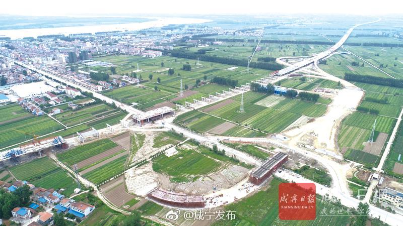 武深高速嘉鱼北段渡普互通紧张施工中