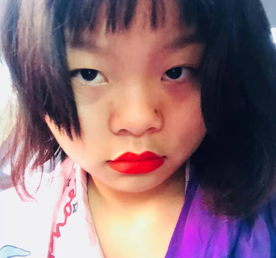 10月14日,c皇在社交网公开自拍照,这才是女明星的真素颜.