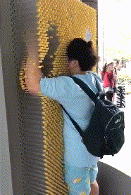 搞笑gif动图--生日快乐!祝老妈数钱数到手抽筋