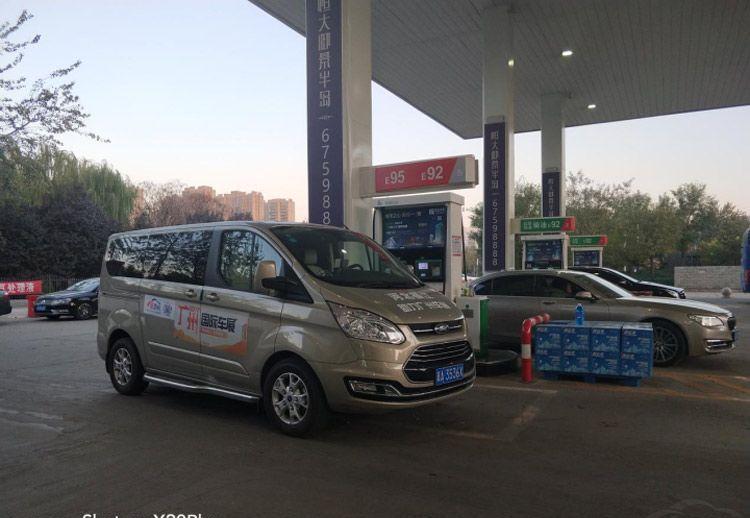 别克GL8又慌 这一次挑战它的是竟是辆福特!