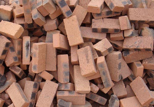 为什么不让用红砖盖房,看完专家说3大坏处,才