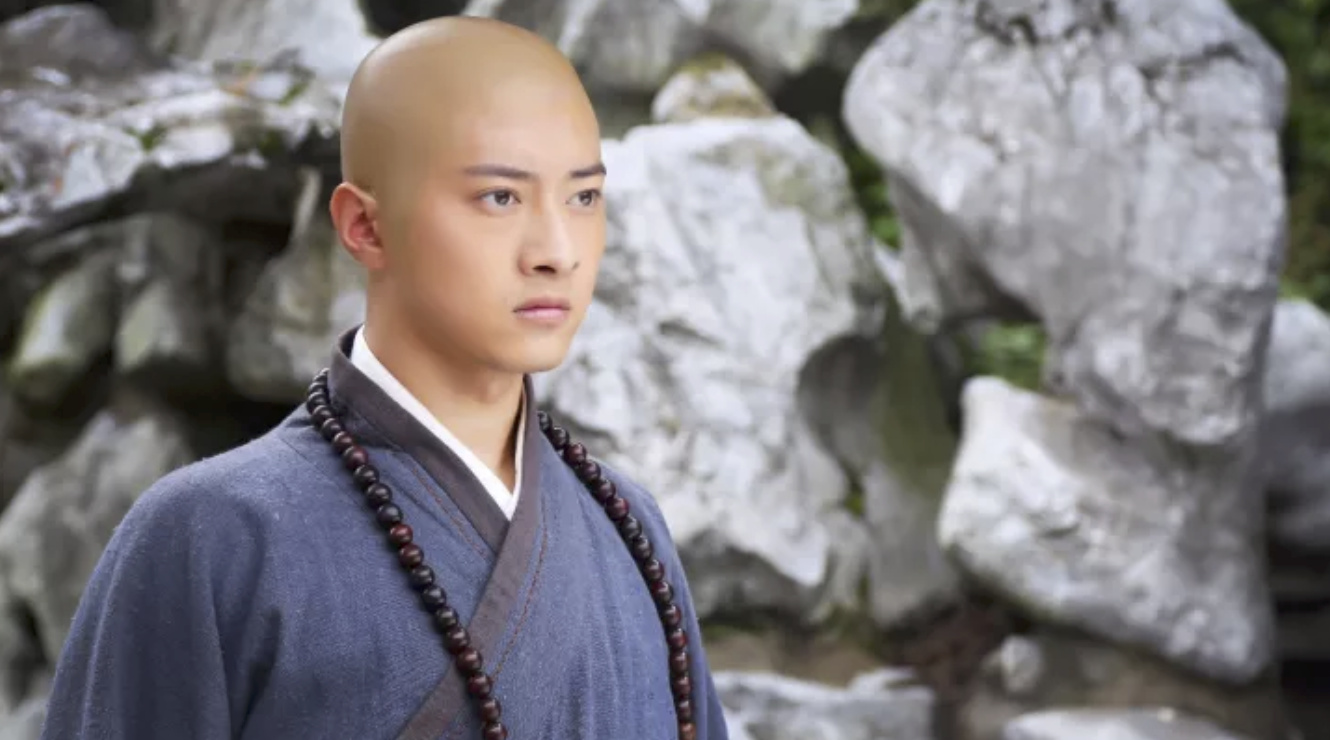 朱元璋努力16年才当建立明朝，他在河里洗个澡，上岸就成了皇上