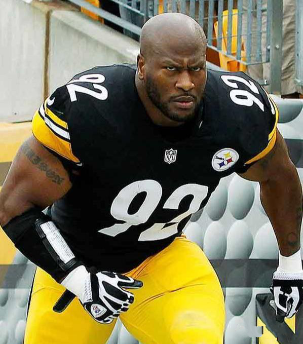 不止健美才会有强壮的肌肉,橄榄球和摔跤运动