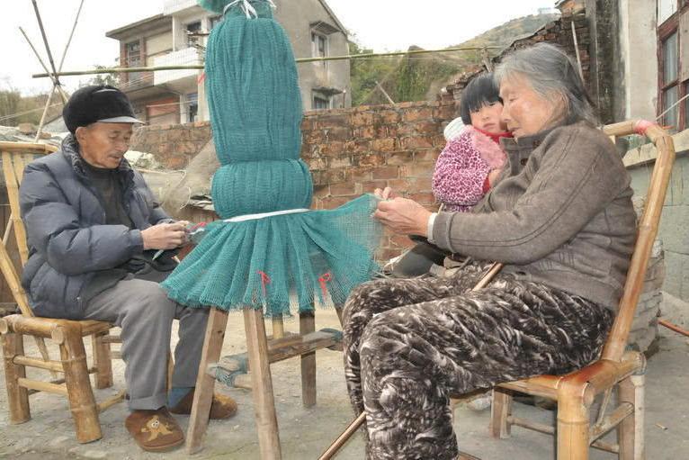 之间失去三个儿子,子债父偿为儿子偿还80万债