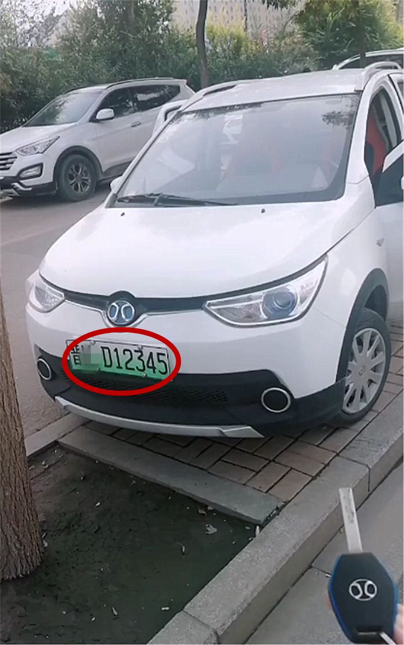 山西偶遇北汽纯电动汽车,车牌不带一个8,却比88888霸气!