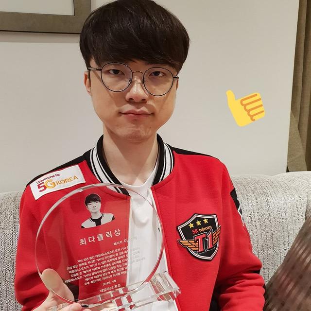 英雄联盟:没有ADC的版本不好玩?faker是这么