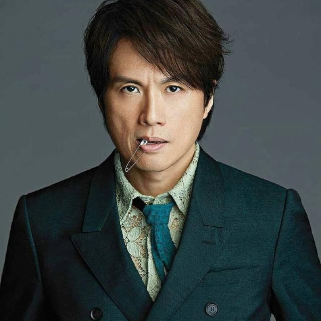 目前香港最红的明星,佘诗曼周润发钟爱他,可日