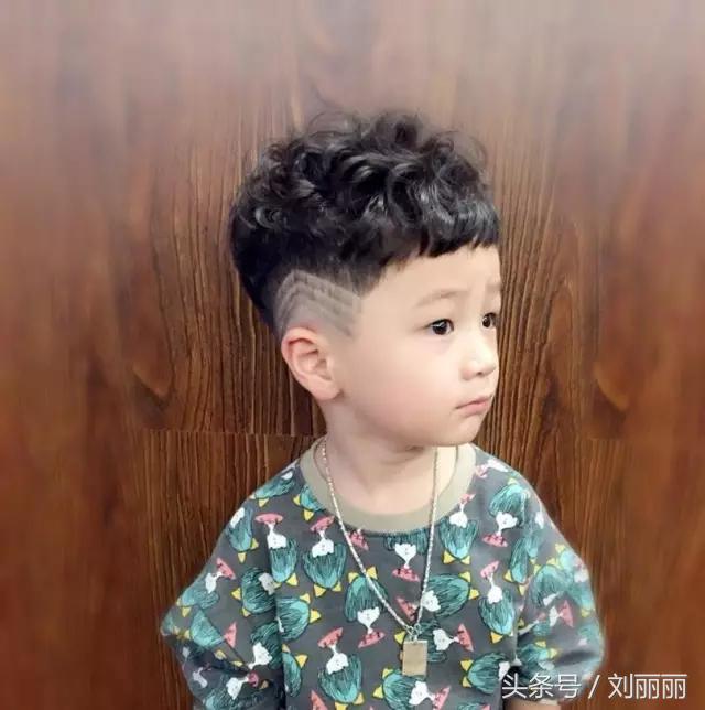 夏天最酷帅小男孩宝宝发型，妈妈们千万不要让你儿子错过