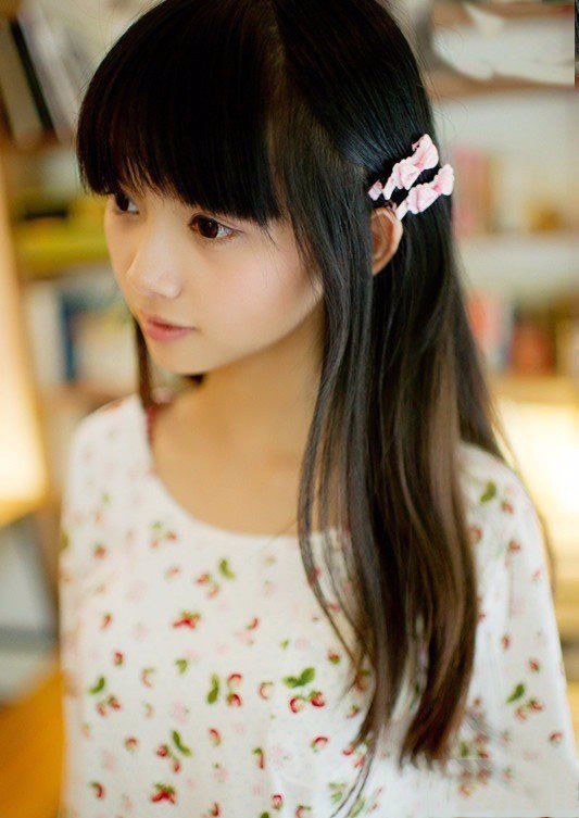 美女美图:邻家00后小萝莉,大眼小清新