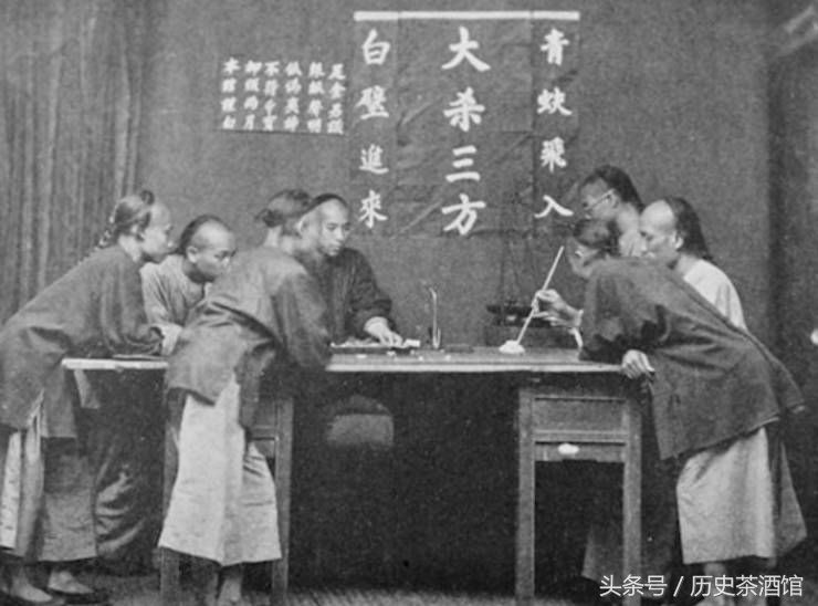 清末老照片:官员桌铺豹皮，富家公子寻欢作乐，最后一张清军壮勇