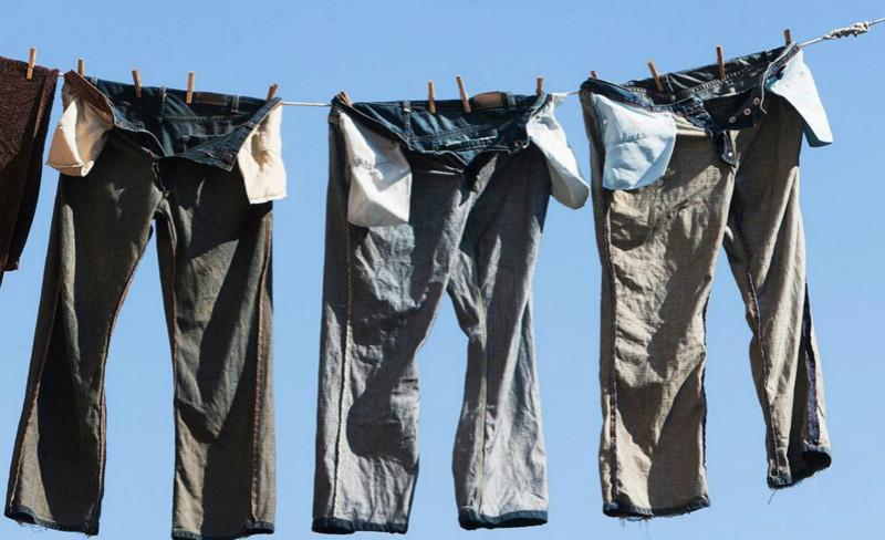 牛仔裤掉色怎么办, 这四个方法来处理