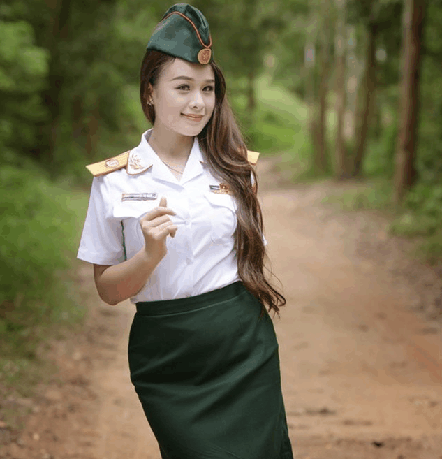 越南女兵有多漂亮? 体态优雅姿势撩人, 战场可以"迷倒
