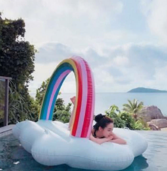 迪丽热巴泳装照流出性感撩人粉丝直呼太有料最