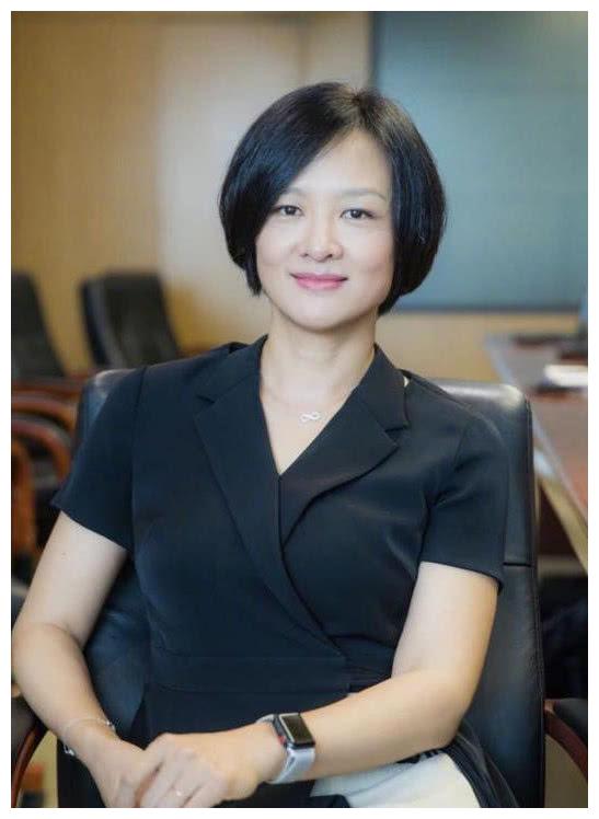 央视美女主持李小萌, 消失整整6年后, 今带新节目再度回归